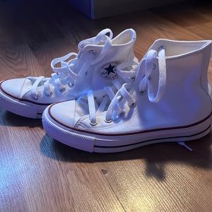size- women’s 5 white high top converse worn once
